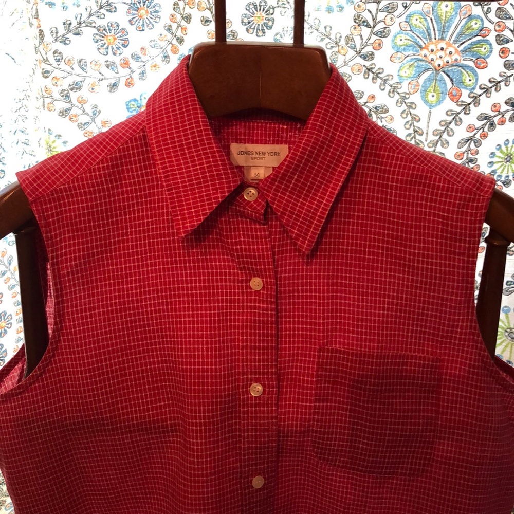 Linen Sleeveless Button Down Blouse